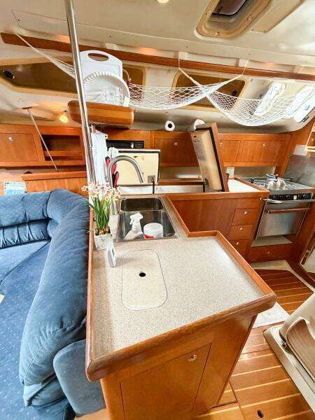 CAROLINA MOON 38ft Hunter Yacht For Sale