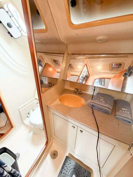 CAROLINA MOON 38ft Hunter Yacht For Sale