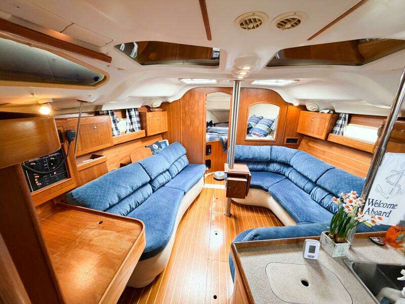 CAROLINA MOON 38ft Hunter Yacht For Sale