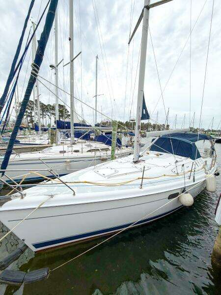 CAROLINA MOON 38ft Hunter Yacht For Sale