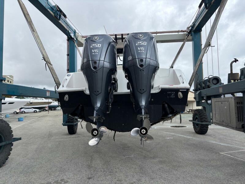 27' 2022 Sea Hunt Ultra 275 SE