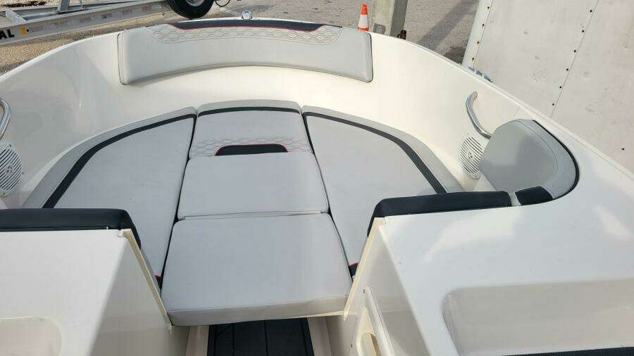 17ft Bayliner Yacht For Sale