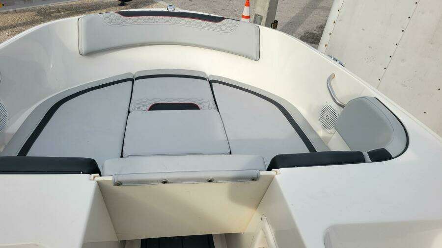 17ft Bayliner Yacht For Sale