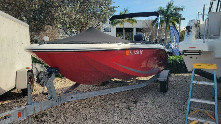 17ft Bayliner Yacht For Sale