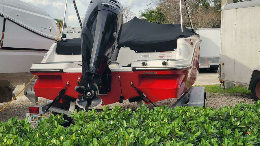 17ft Bayliner Yacht For Sale