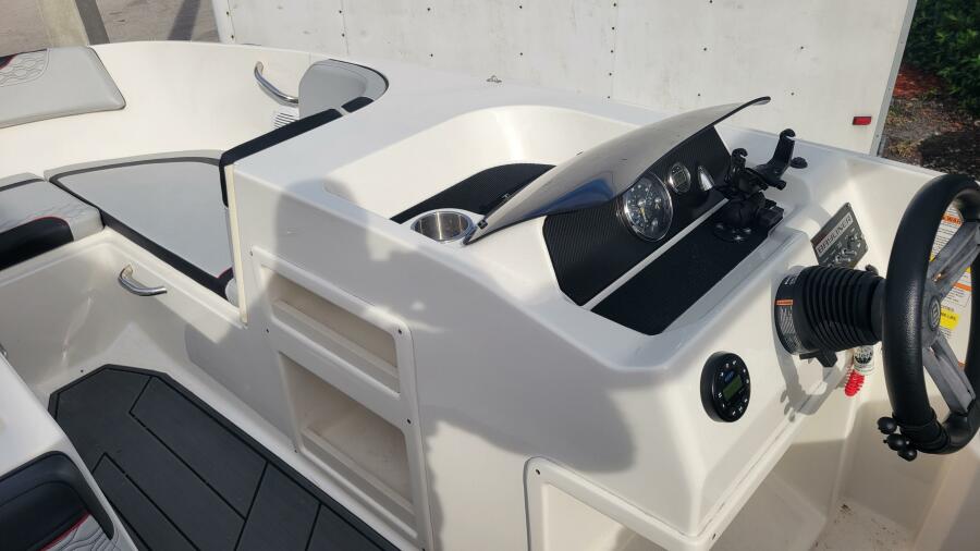 17' 2022 Bayliner Element M17