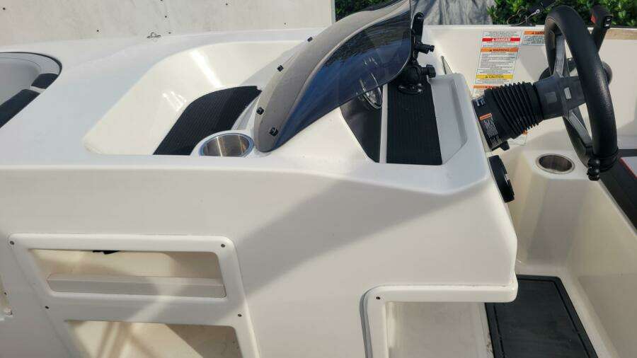 17ft Bayliner Yacht For Sale