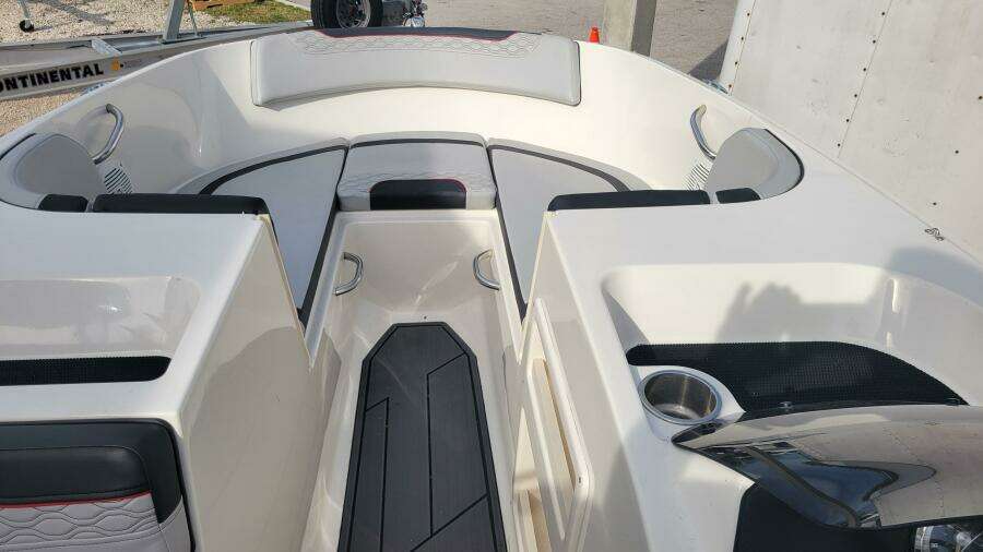 17ft Bayliner Yacht For Sale