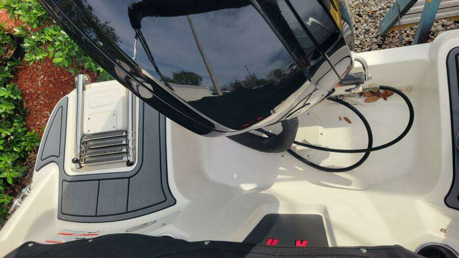 17ft Bayliner Yacht For Sale