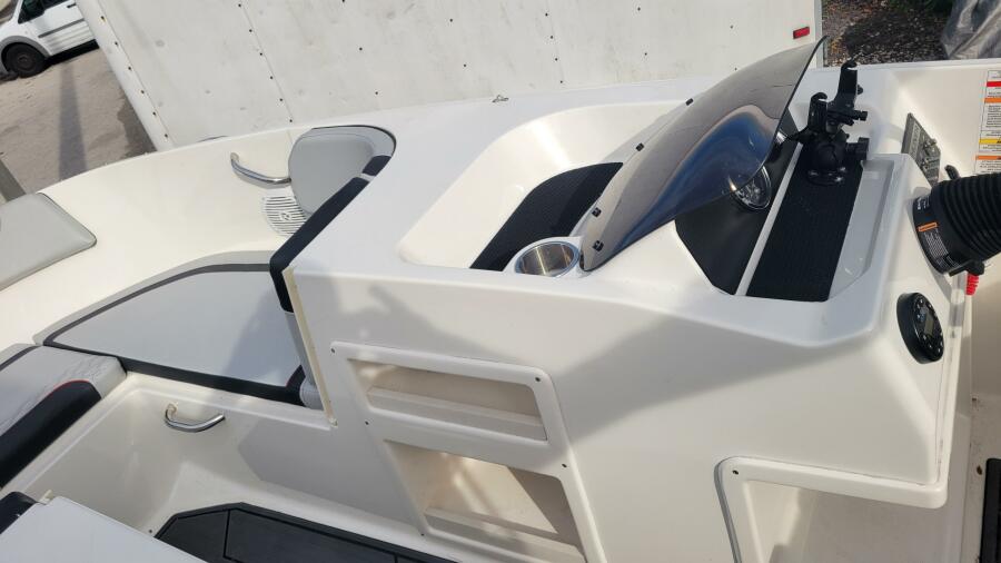 17' 2022 Bayliner Element M17