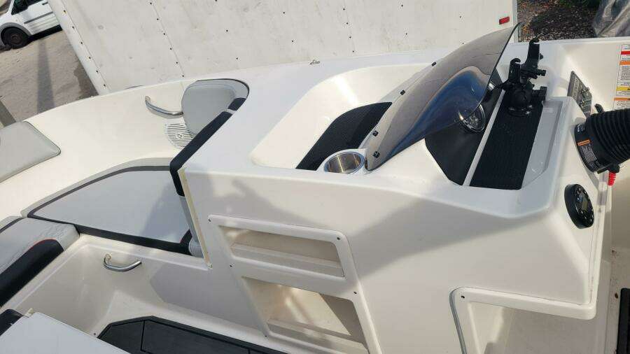 17ft Bayliner Yacht For Sale