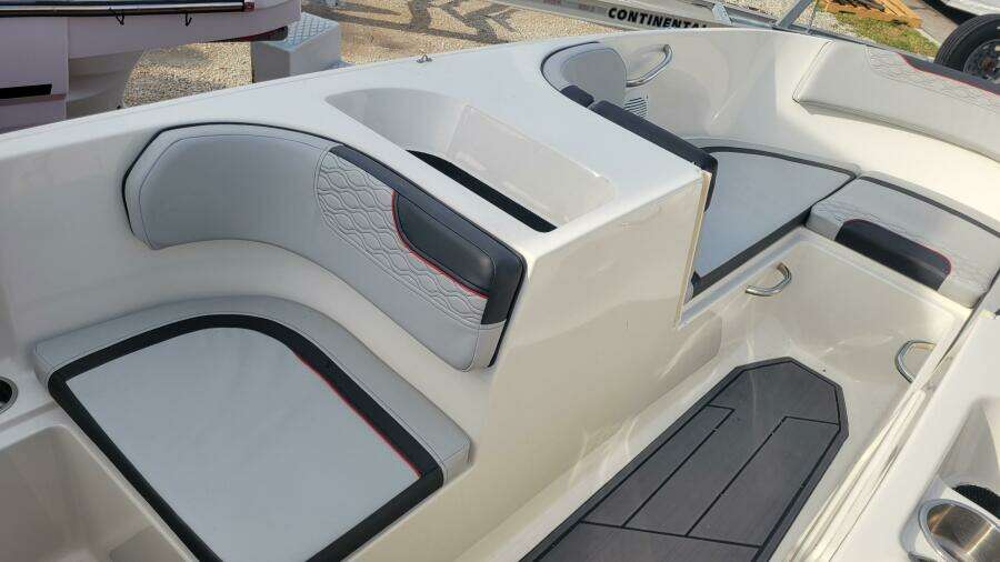 17ft Bayliner Yacht For Sale