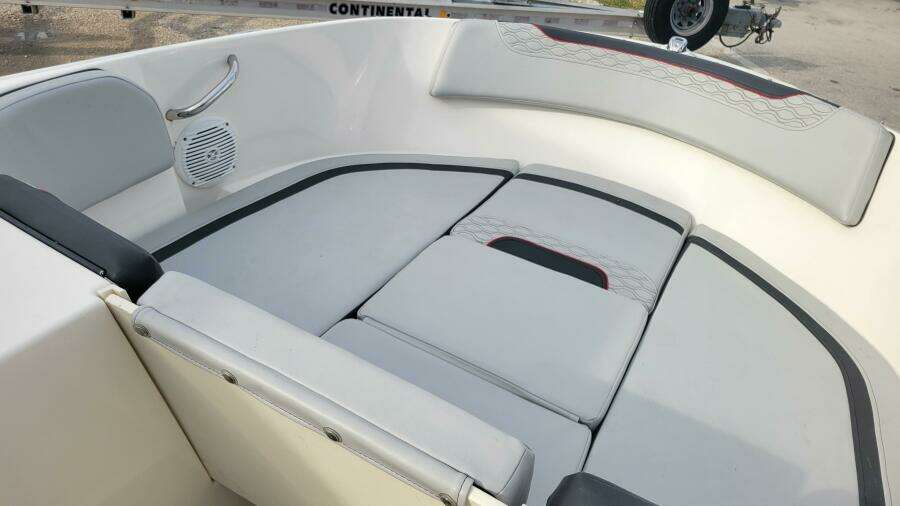 17ft Bayliner Yacht For Sale