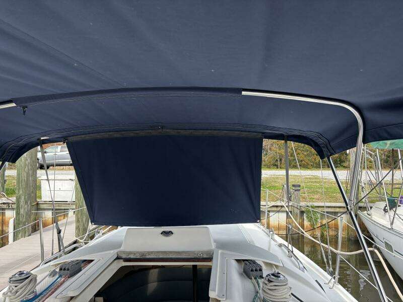 Neon Leon 30ft Hunter Yacht For Sale