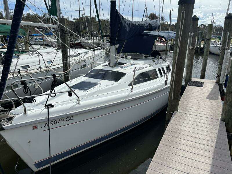 Neon Leon 30ft Hunter Yacht For Sale