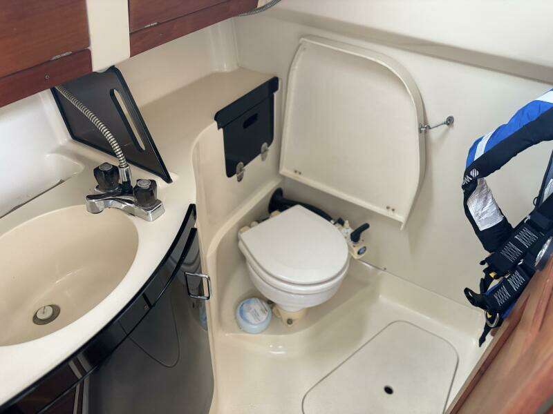 Neon Leon 30ft Hunter Yacht For Sale