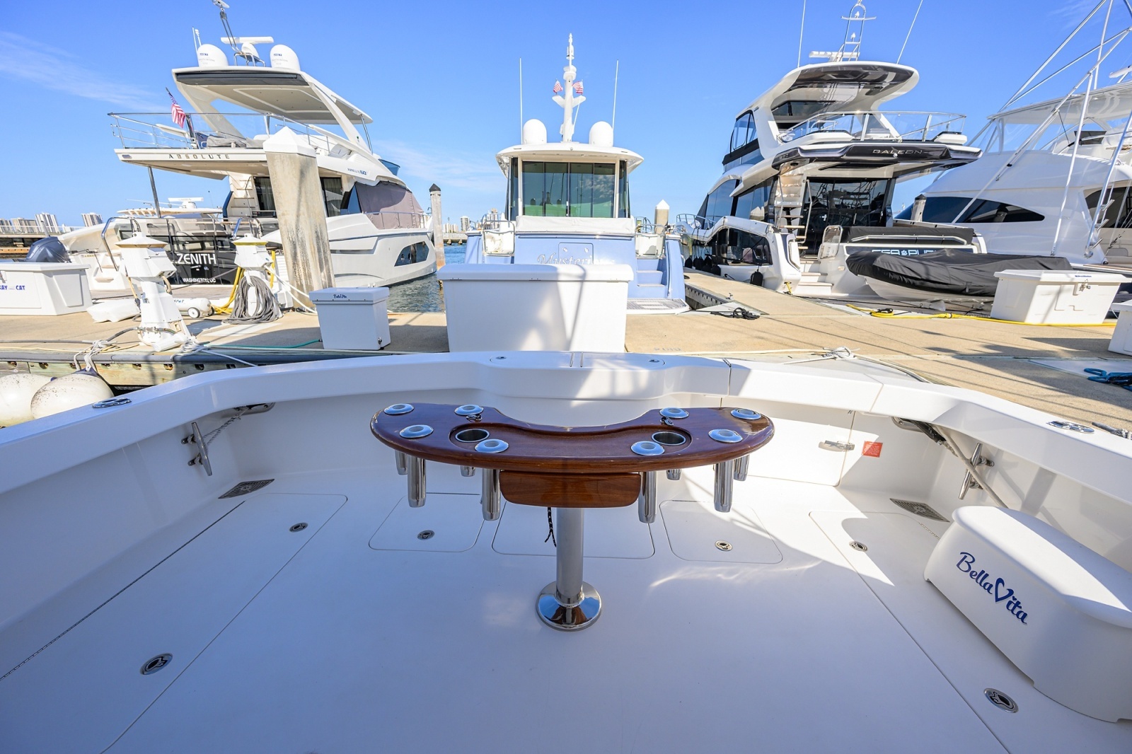 Viking 42 - Bella Vita - Cockpit