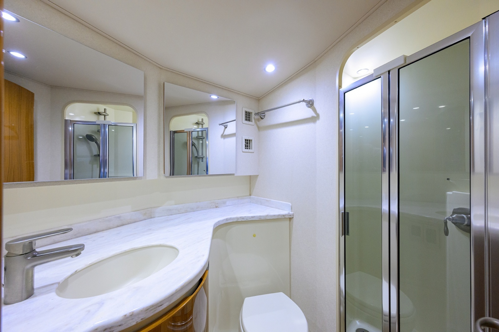 Viking 42 - Bella Vita - Head