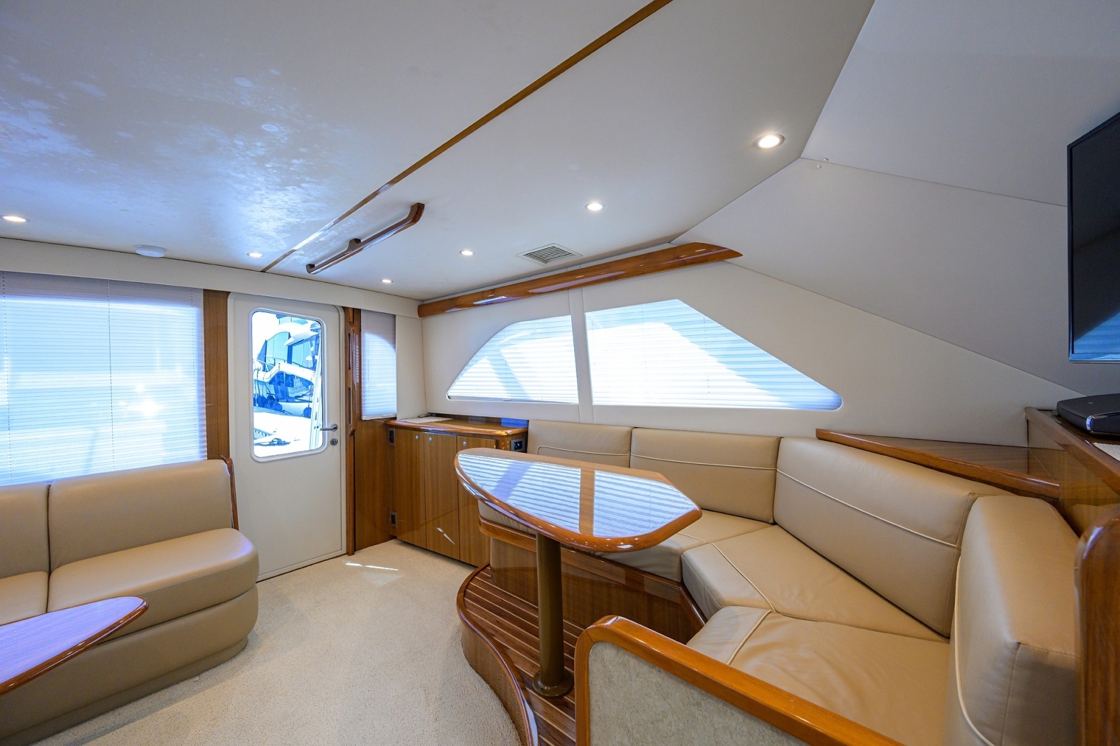 Viking 42 - Bella Vita - Dinette