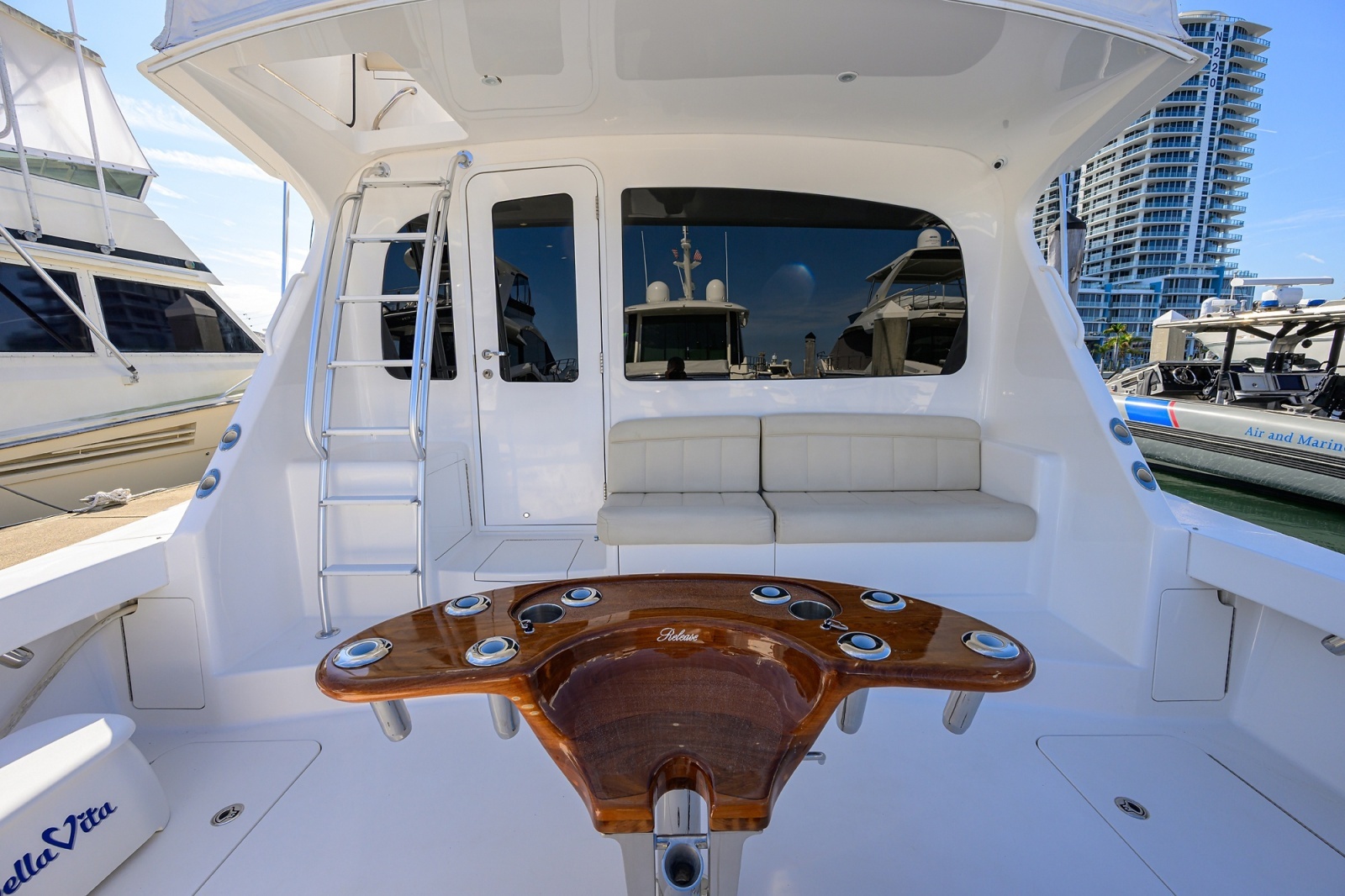 Viking 42 - Bella Vita - Cockpit