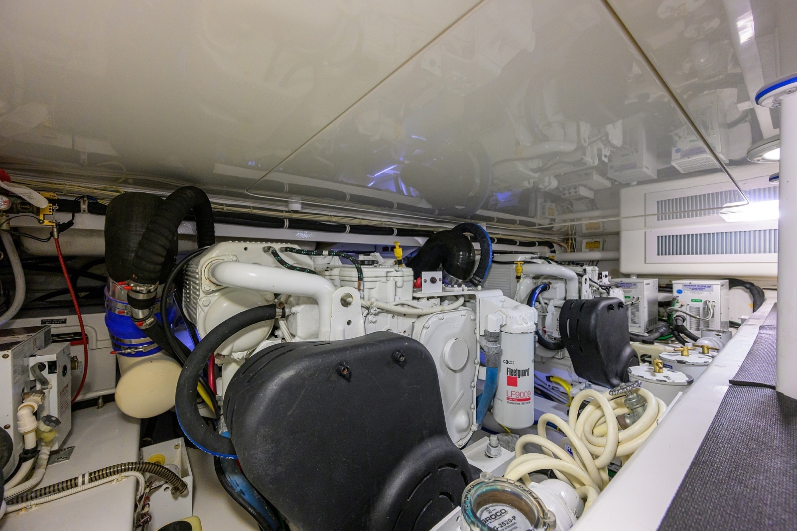 Viking 42 - Bella Vita - Engine Room