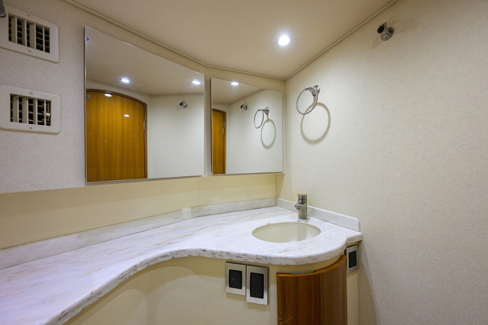 Viking 42 - Bella Vita - Head