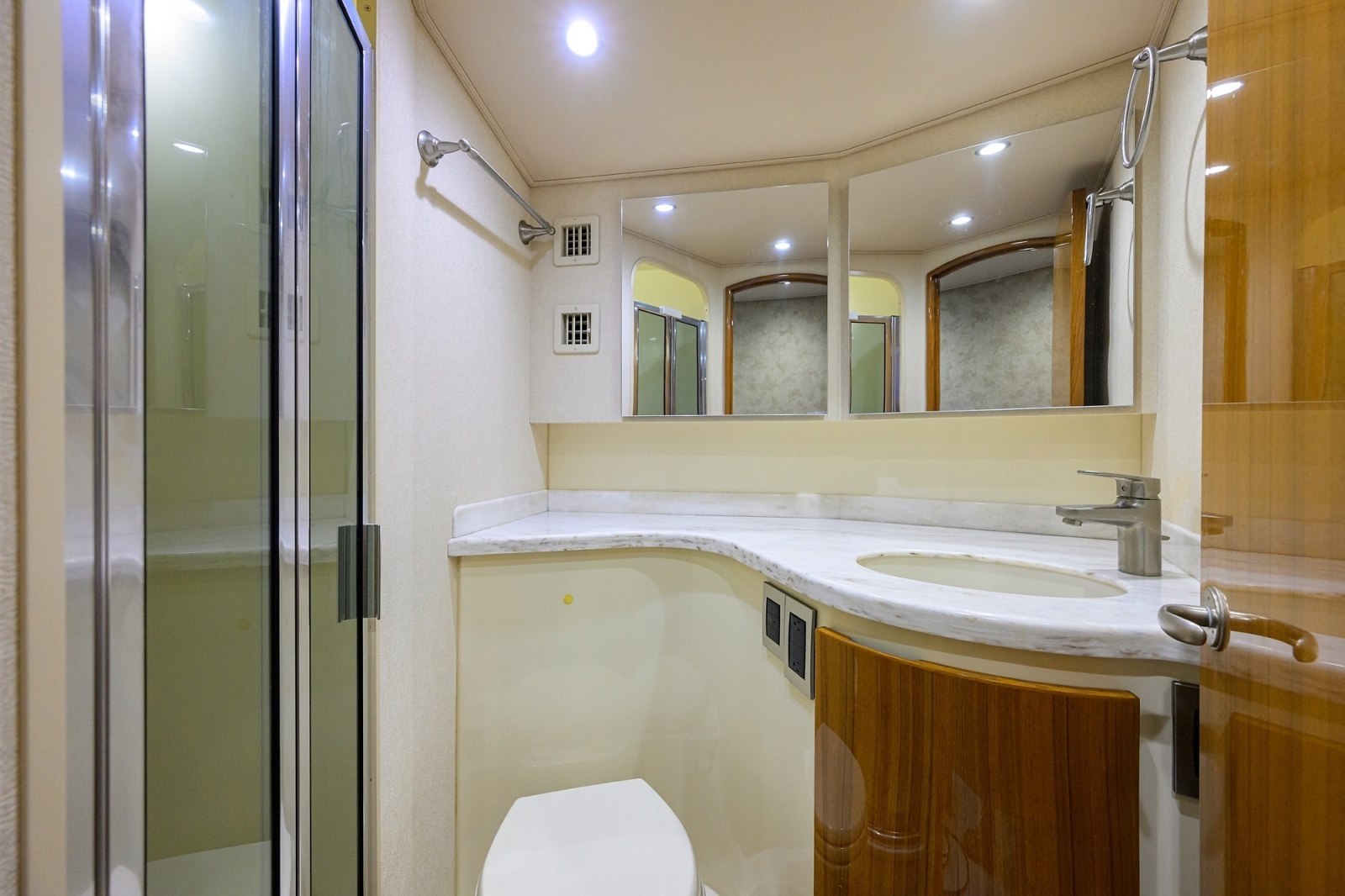 Viking 42 - Bella Vita - Head