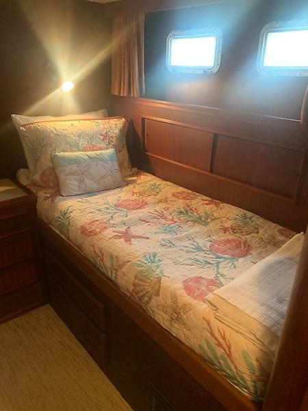 1984 Hatteras 53 — 0005608007