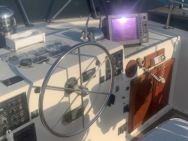 1984 Hatteras 53 — 0005608093