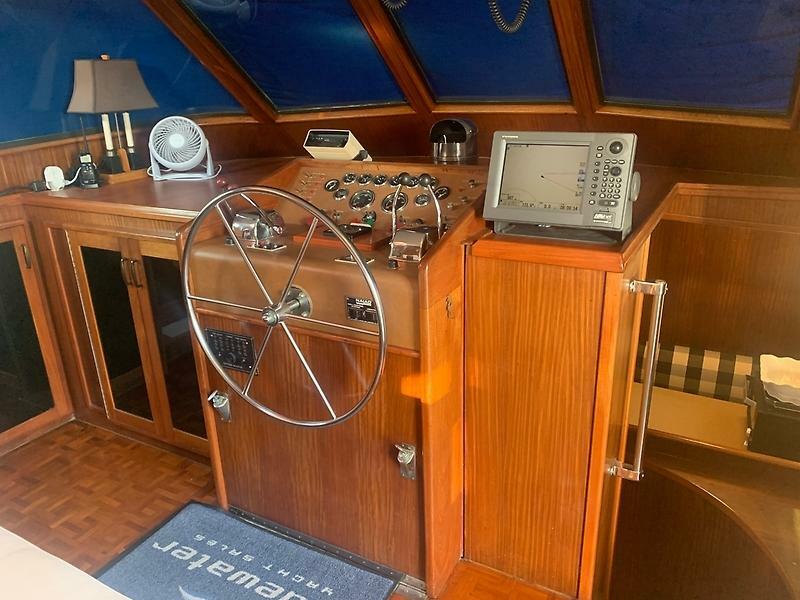 1984 Hatteras 53 — 0005607986