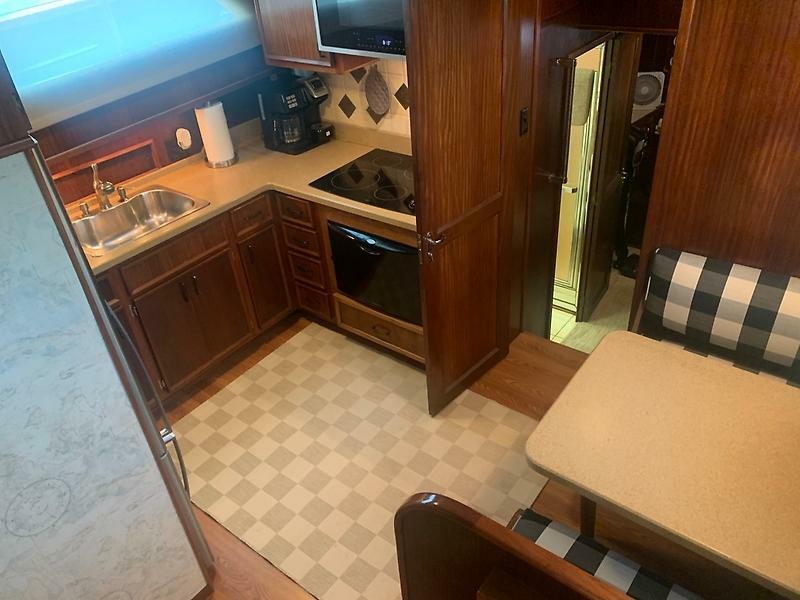 1984 Hatteras 53 — 0005607995