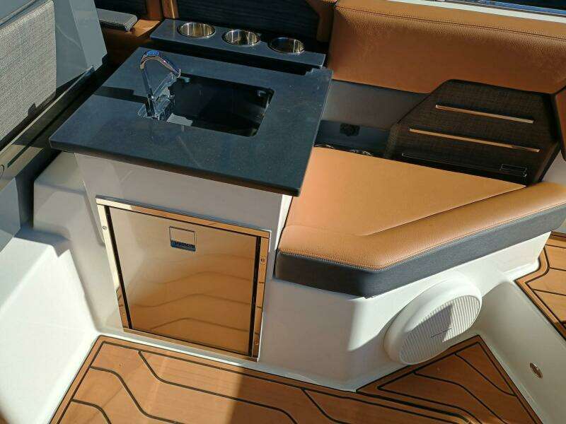 29ft Cobalt Yacht For Sale