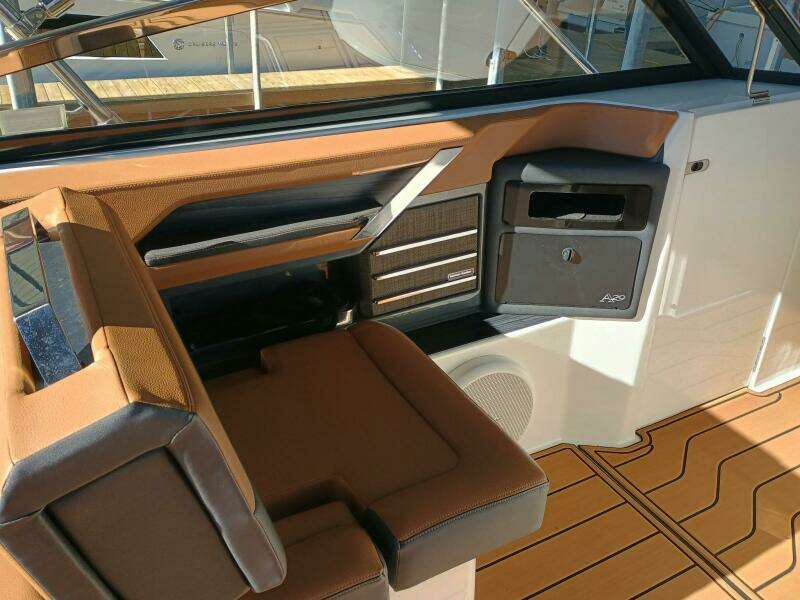 29ft Cobalt Yacht For Sale