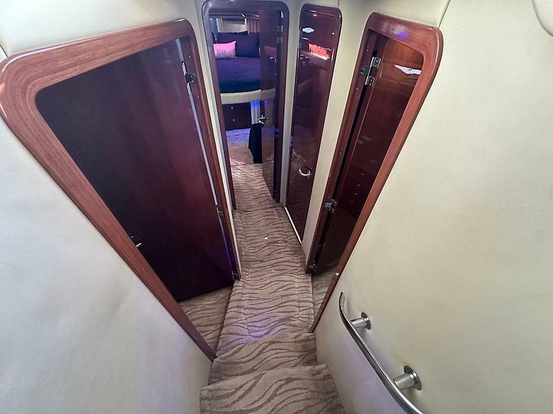 56' 2002 Sea Ray 560 Sedan Bridge