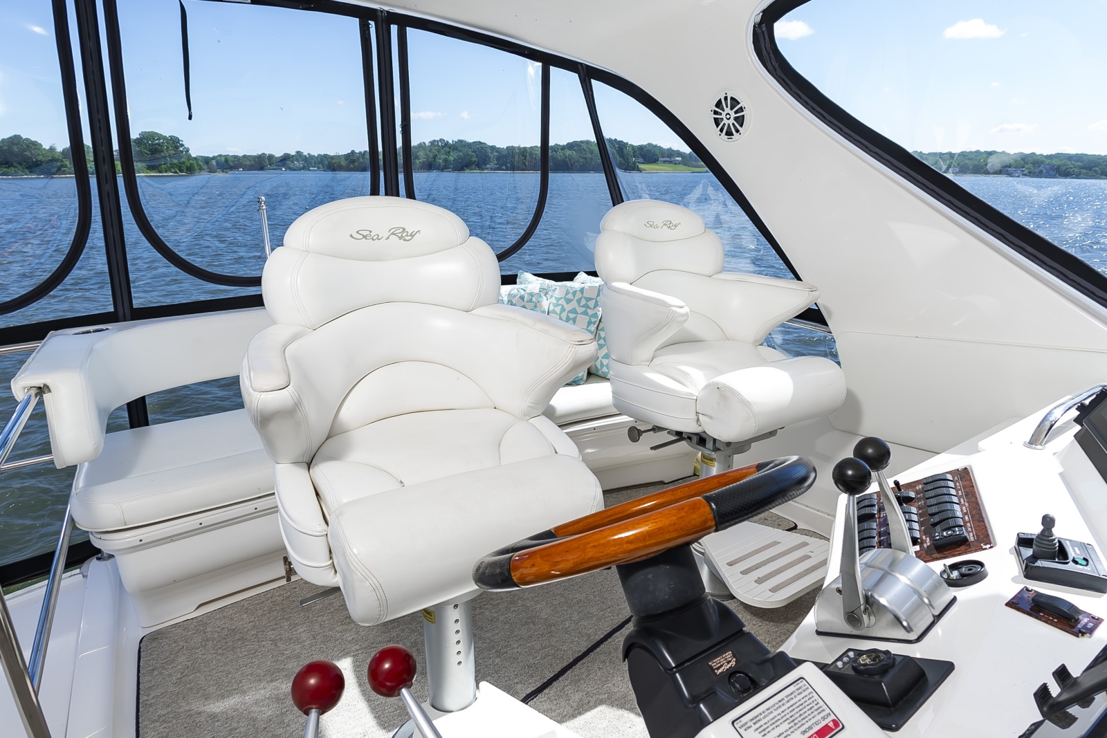 56' 2002 Sea Ray 560 Sedan Bridge