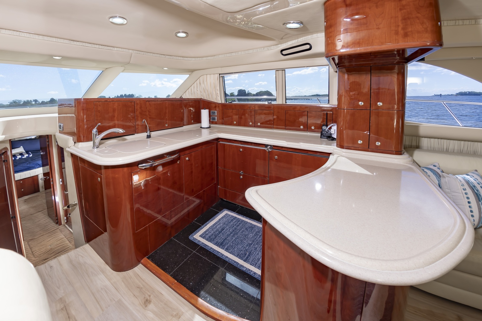 56' 2002 Sea Ray 560 Sedan Bridge