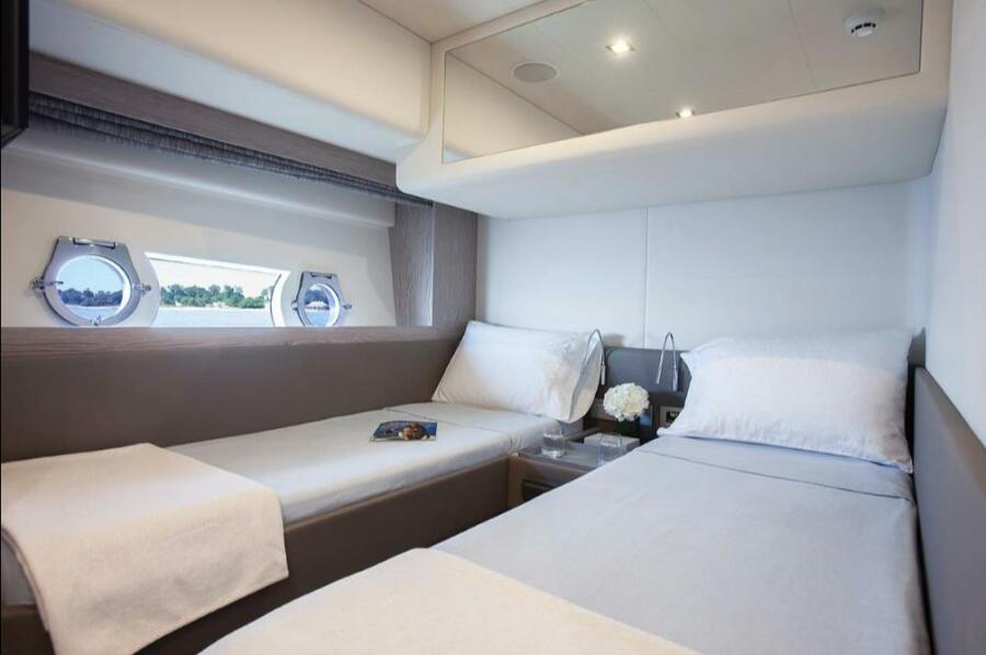 65' 2018 Ferretti Yachts 