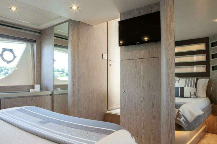 65ft Ferretti Yachts Yacht For Sale