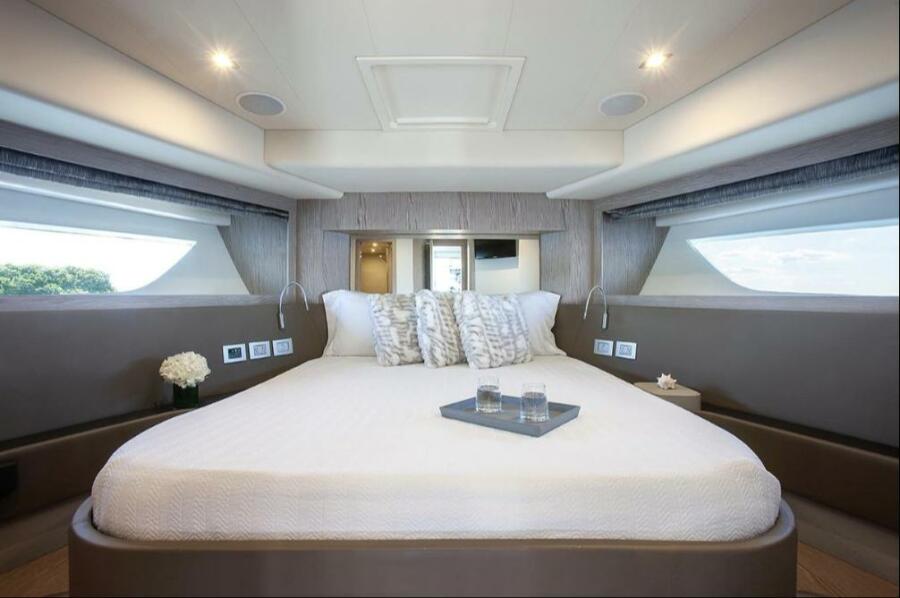 65' 2018 Ferretti Yachts 