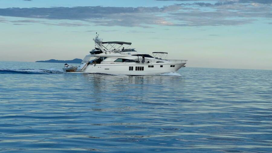 78' 2014 Fairline 