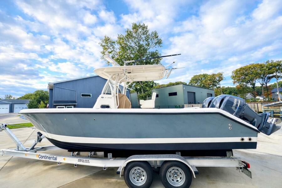 26' 2017 Pursuit C 260 Center Console