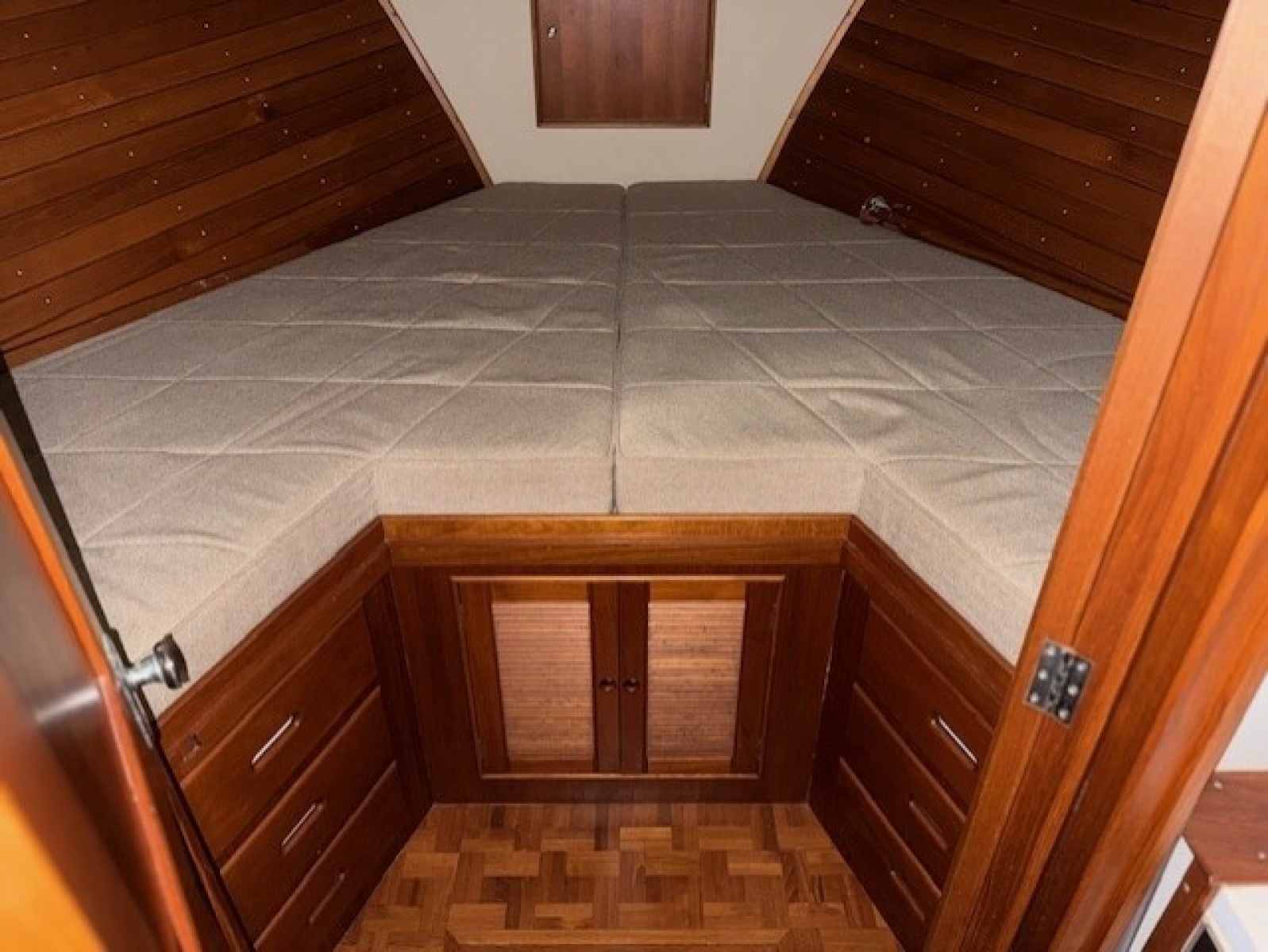 46' 1990 Grand Banks Classic