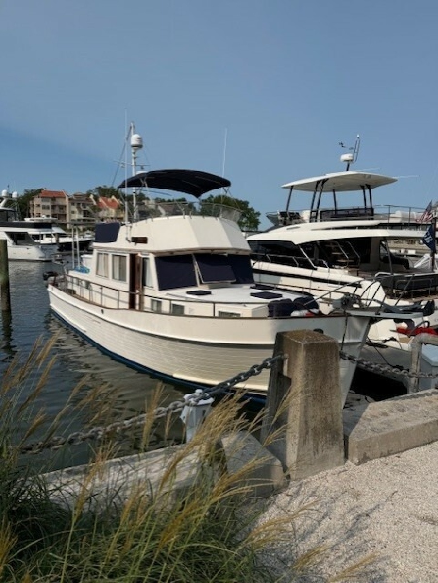 46' 1990 Grand Banks Classic