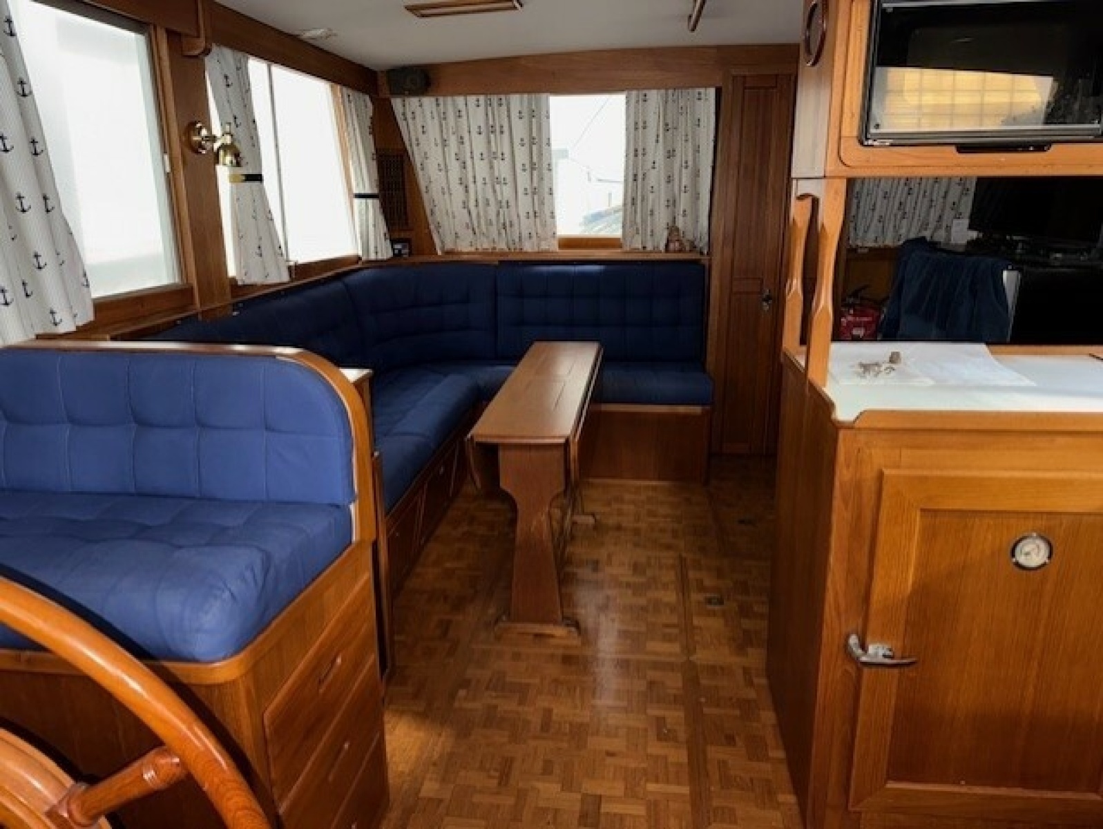 salon looking aft