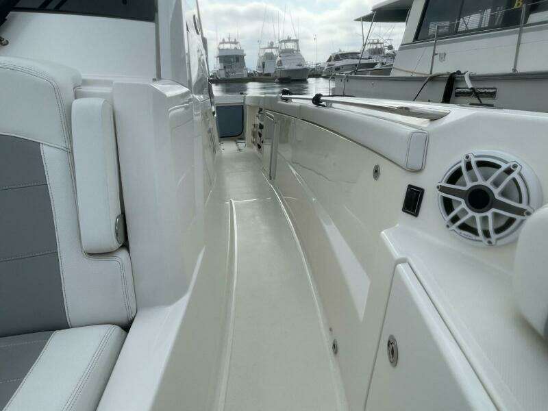 2021 Pursuit S 328 Sport