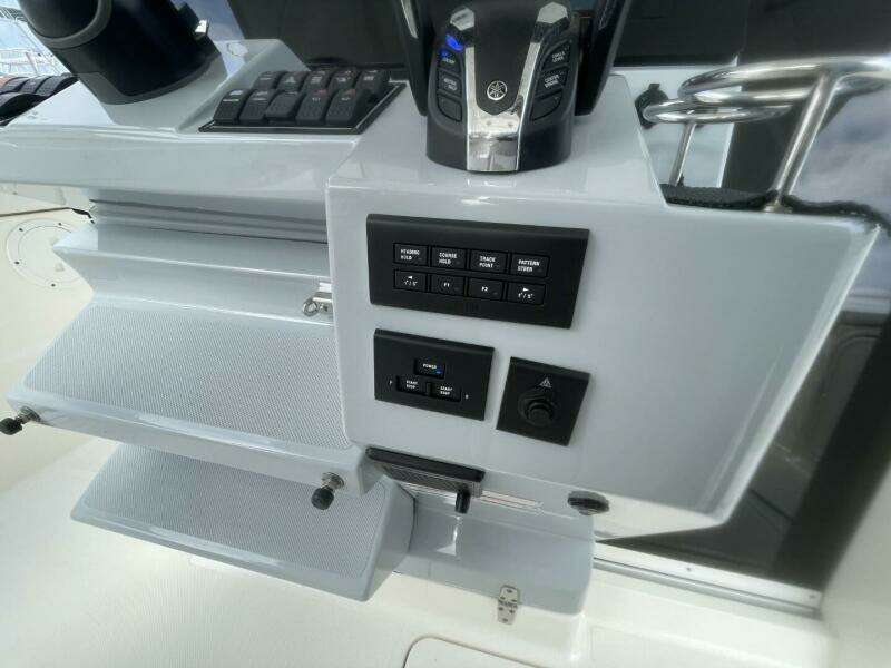 2021 Pursuit S 328 Sport