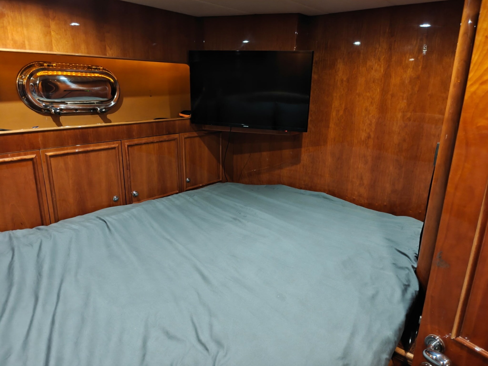 Captain's Cabin Looking Aft