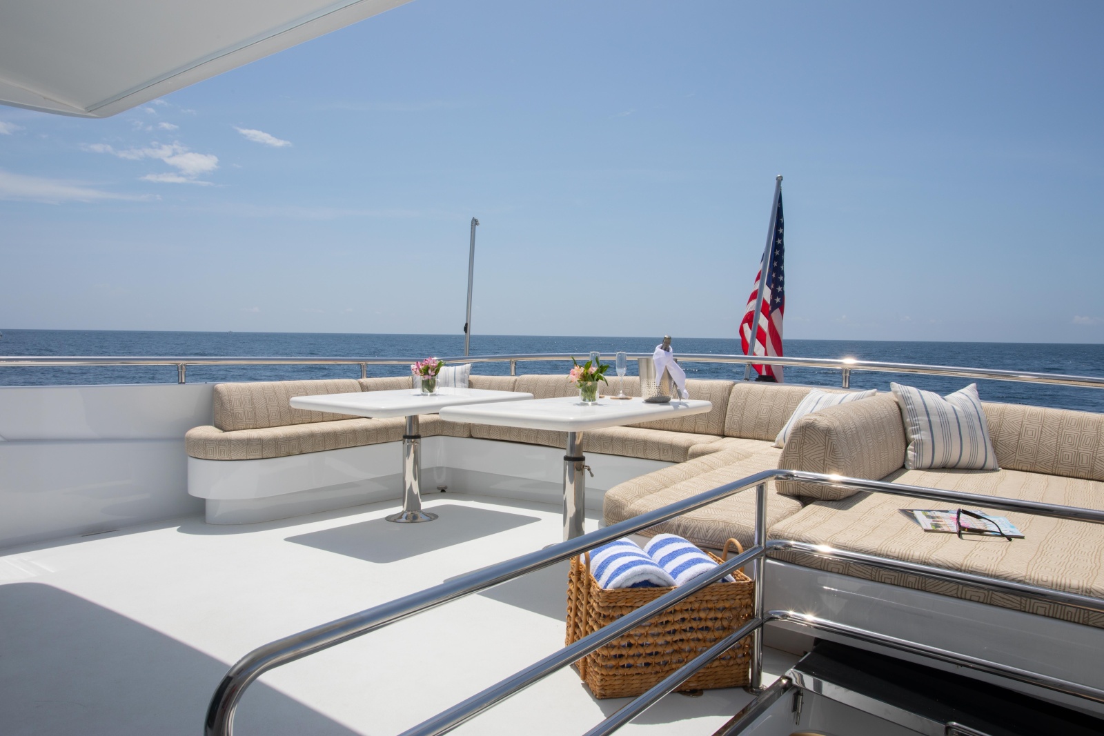 82' 2007 Horizon Elegance 82