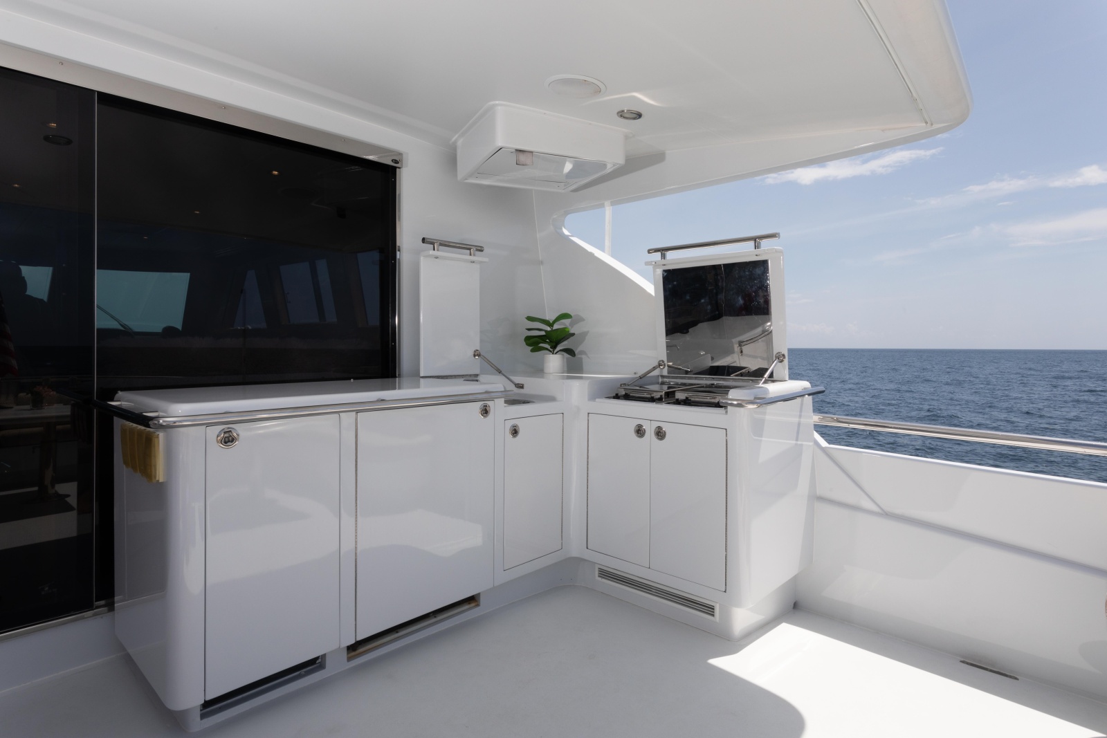 82' 2007 Horizon Elegance 82