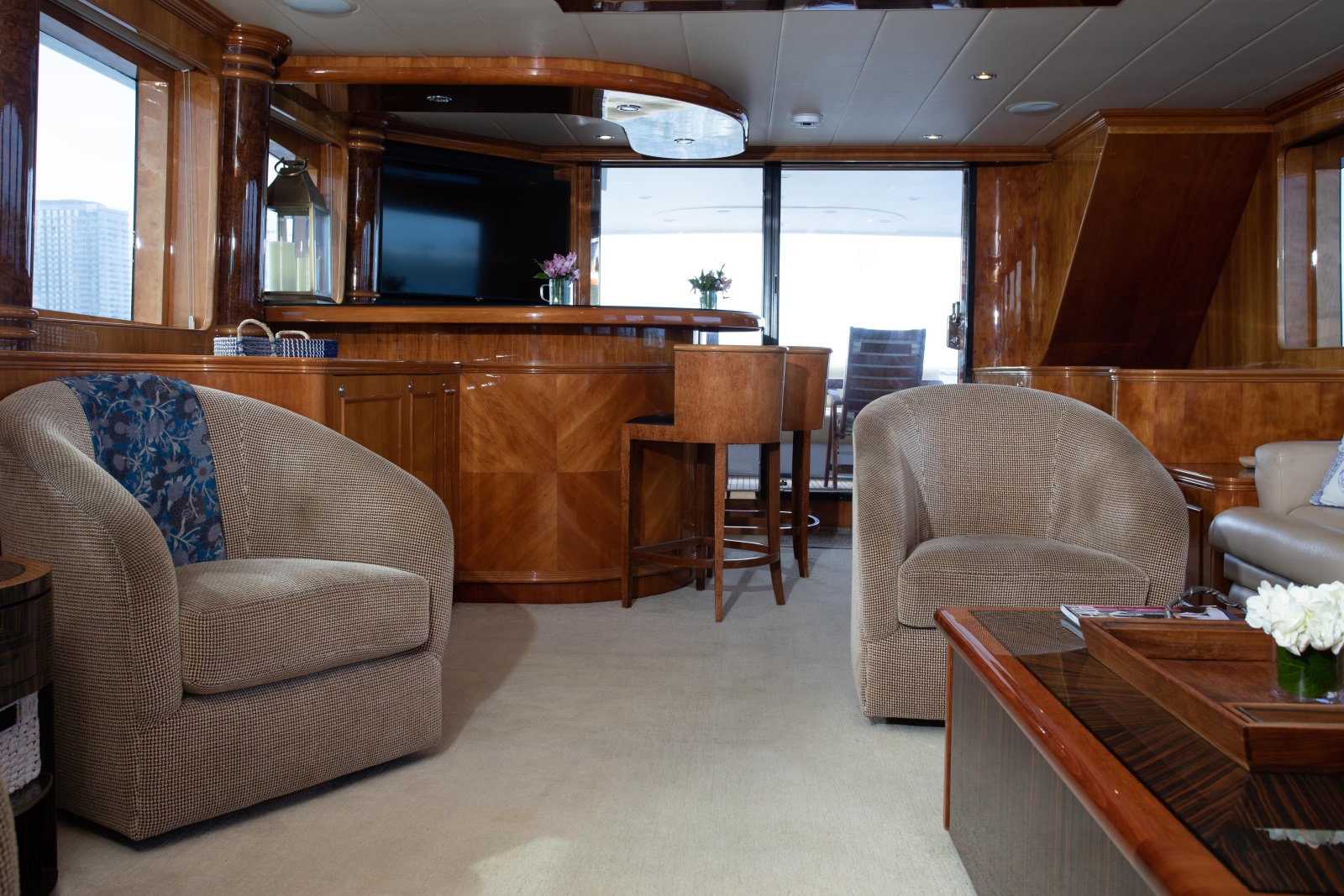 82' 2007 Horizon Elegance 82